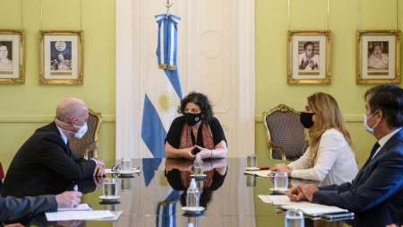 El Gobierno le propuso al Reino Unido fabricar en la Argentina la totalidad de la vacuna de Oxford-AstraZeneca contra el coronavirus