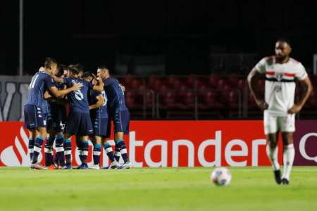 Racing de cabeza a octavos