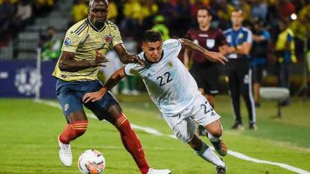 Argentina no pudo sostener la ventaja y Colombia llegó al empate en el final