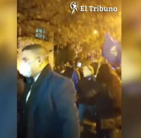 Dos funcionarios de la Casa Militar, en el desborde del Bicentenario