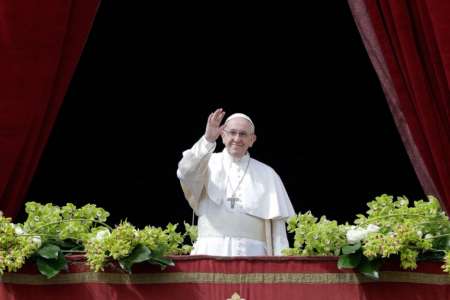 En su bendición de Pascua, Francisco urgió una salida a la crisis en Venezuela