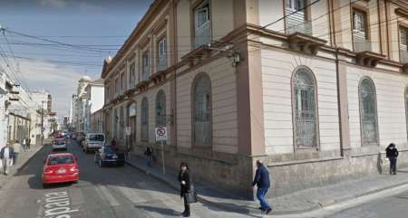 Un colegio les dio el pase a 3 alumnos por no poder pagar la cuota después de que muriera su padre