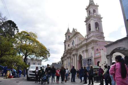 La Novena se realiza con poco cumplimiento del protocolo