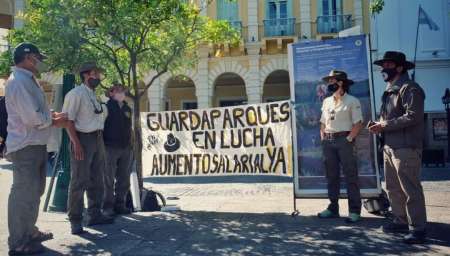 Guardaparques se manifiestan por una recomposición salarial
