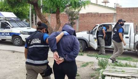 Detuvieron a una pareja acusada de explotar sexualmente a una joven con retraso madurativo