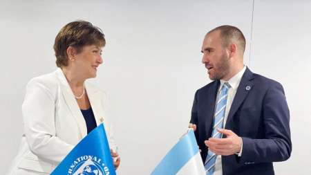 Un equipo del Ministerio de Economía del BCRA viaja a Washington para negociar con el FMI