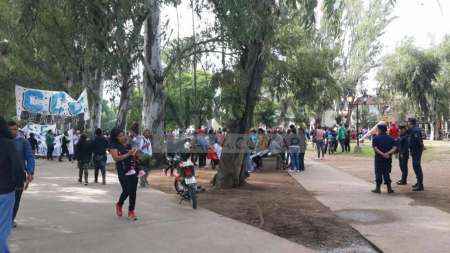 Trabajadores azucareros marchan por el centro pidiendo la expropiación del ingenio San Isidro