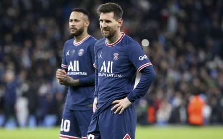 Los hinchas del PSG silbaron y abuchearon a Messi y Neymar