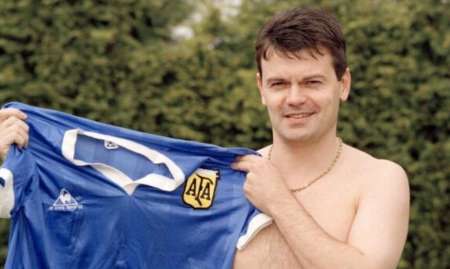 Subasta millonaria de la camiseta que usó Maradona ante Inglaterra