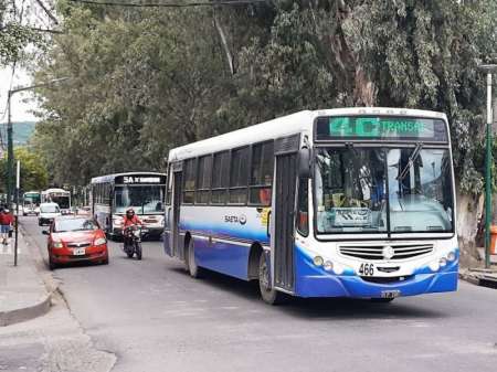 Se levanta el paro de colectivos y vuelven a circular al mediodía