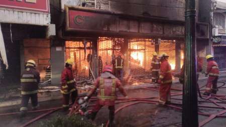 Terrible incendio en una feria frente al mercado: hay pérdidas totales
