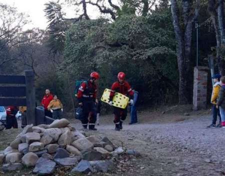 Una mujer sufrió lesiones haciendo senderismo en el Cerro Elefante