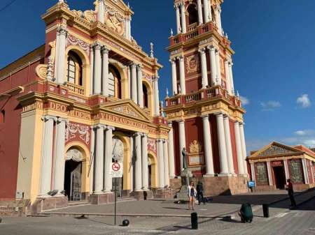 Robaron una placa de la Iglesia San Francisco