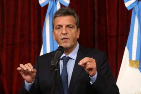 Expectativa por nuevos anuncios de Sergio Massa