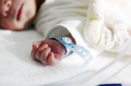 Un bebé en Tucumán está grave tras aspirar cocaína