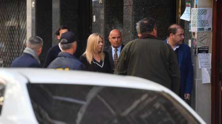 La jueza que investiga el atentado ingresó a la casa de Cristina Fernández de Kirchner