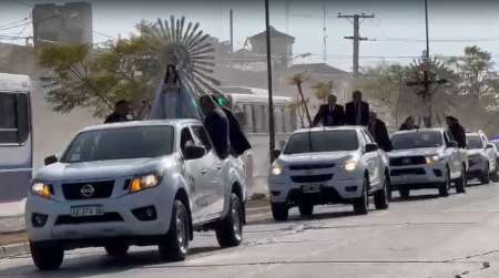 Las imágenes del Señor y la Virgen del Milagro visitaron la Casa de Gobierno