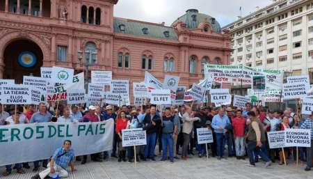 Tabacaleros salteños protestaron frente a la Casa Rosada