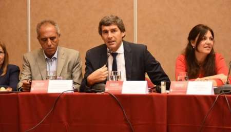 El secretario de Provincias, Caldarelli, y el jefe de Gabinete, Fernando Yarade, en la sesión de ayer. Fuente: El Tribuno