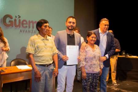 60 familias de General Güemes recibieron las escrituras de sus terrenos