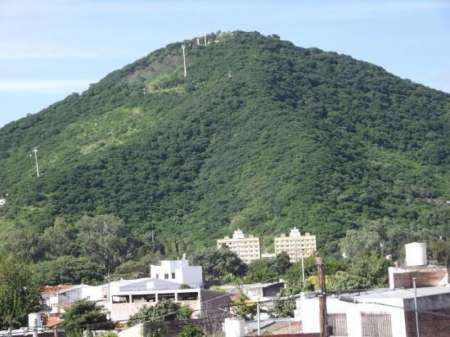 Prendieron fuego en el Cerro San Bernardo: Bomberos controlaron los focos