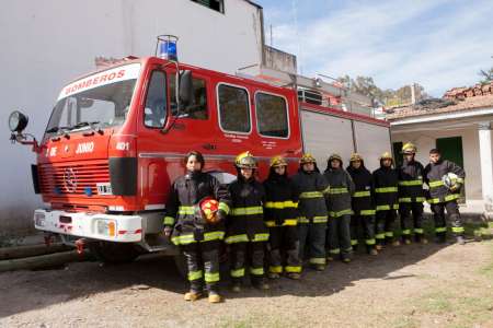 El gobernador entregó subsidios a los 36 cuarteles de bomberos voluntarios
