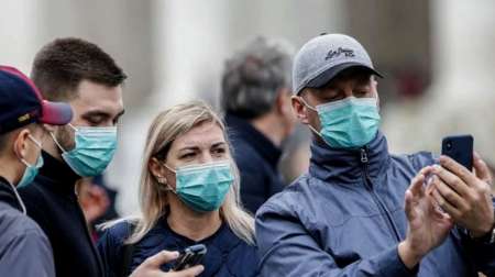 Restablecen el uso de barbijo en tres provincias tras el brote de COVID