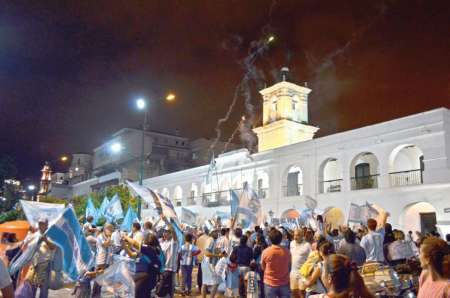 Más de 18 mil personas festejaron el triunfo de la Selección en la Plaza 9 de Julio