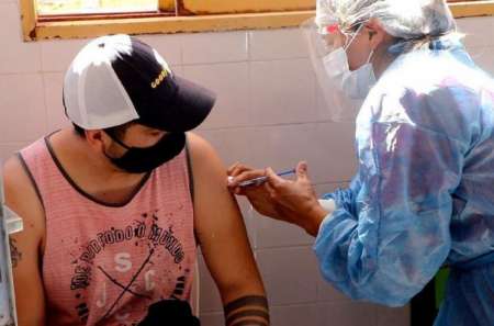 Mayores de 18 años ya pueden recibir la quina dosis de la vacuna contra COVID-19