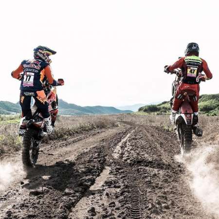 Kevin y Luciano Benavides ingresaron al top 10 de la cuarta etapa del Dakar