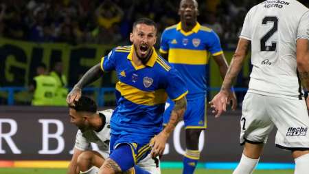 Boca goleó 3-0 a Patronato y se consagró campeón de la Supercopa