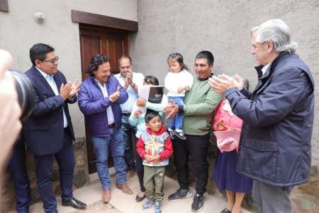 Una familia salteña recibió la casa 90.000 del país