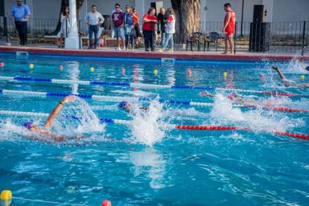 Abrieron las inscripciones para la Escuela de Natación en la pileta Juan Domingo Perón
