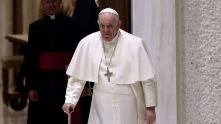El Papa Francisco sufrió una infección respiratoria y se recupera internado