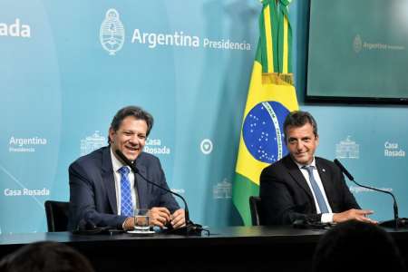 Massa espera firmar con Brasil un financiamiento de importaciones para usar menos dólares