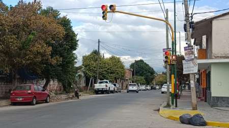 Habilitaron nuevos semáforos en la esquina de 12 de Octubre y Junín
