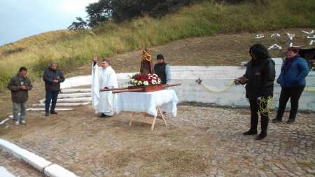 Fieles rindieron honor a San Antonio de Padua en el cementerio