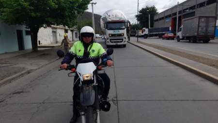 Se realizó un operativo de tránsito por el desplazamiento de un camión de gran porte