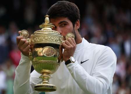 Carlos Alcaraz venció a Novak Djokovic y se consagró campeón de Wimbledon por primera vez