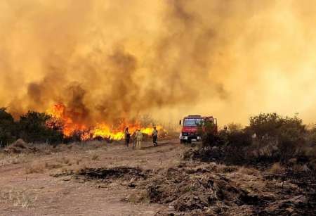 Intensos operativos de Bomberos de la Policía por incendios en la provincia