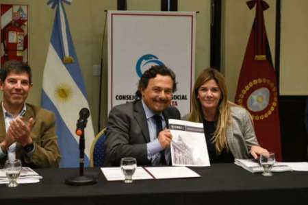 El gobernador recibió la Memoria 2022 del Consejo Económico y Social