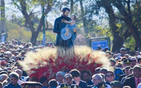 Una multitud participó de la procesión a San Cayetano