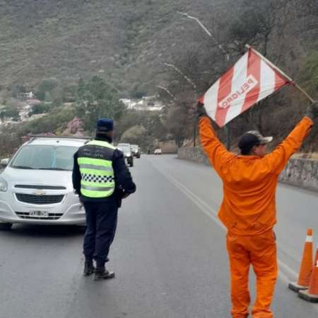 Empezó un dispositivo especial de tránsito por obras en la ladera del cerro San Bernardo