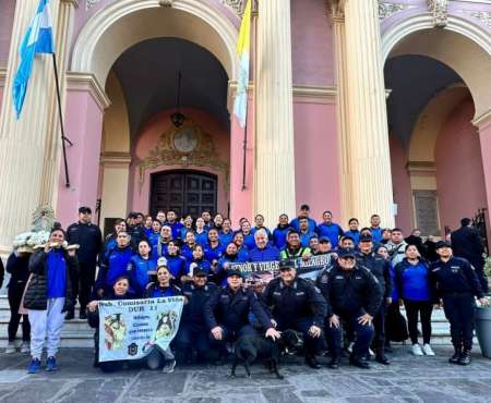 Integrantes de la Policía de Salta peregrinaron desde El Carril hasta la Catedral