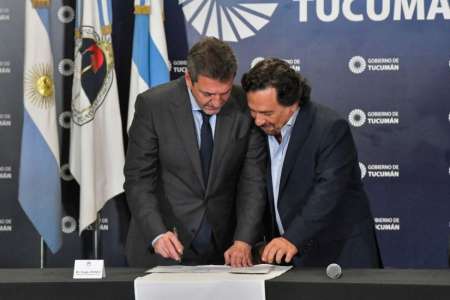 Sergio Massa y Gustavo Sáenz firmaron acuerdos para llevar agua a comunidades originarias