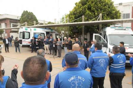 El Gobierno le entregó una nueva ambulancia a Cerrillos