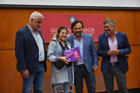 El Gobierno y el Enacom entregaron 1700 tablets