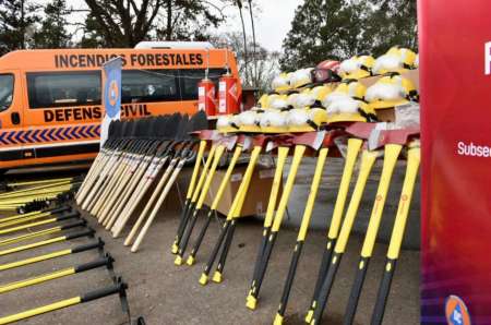 Entregaron equipamiento por más de $250 millones a Defensa Civil para combatir el fuego