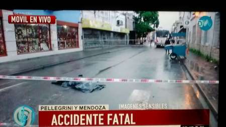 Atropelló a una personas, la mató y se dio a la fuga: ocurrió en Pellegrini y Mendoza
