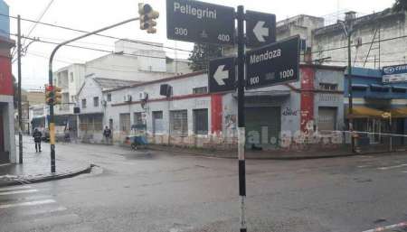 Un colectivo habría atropellado a la mujer que murió esta mañana en Pellegrini y Mendoza